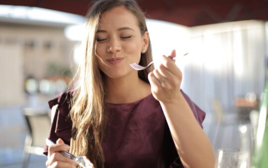 Why Every Pizza Lover Needs a Commercial Pizza Knife for Cleaner, Easier Slicing